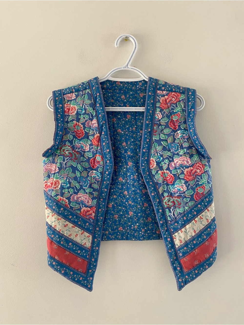 Women’s Reversible Blue Floral Quilted Vest - Pink & Red Flower Print